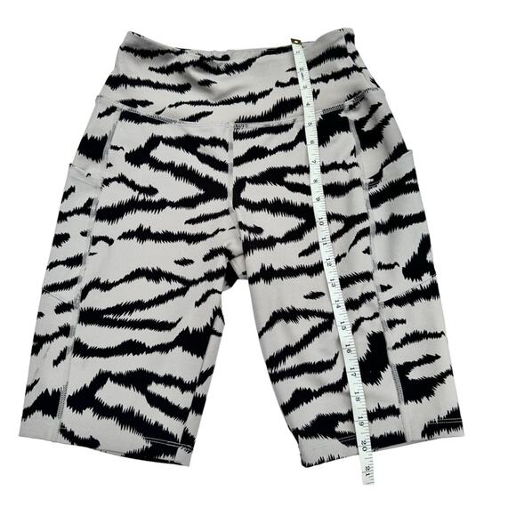 Cali Active  Women’s Sporty Exercise  Athletic Animal Print Bike Short Sz M - Picture 3 of 8